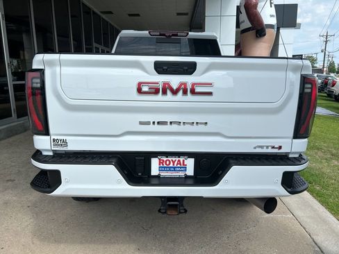 Used 2024 GMC Sierra 2500 AT4 w/ AT4 Premium Plus Package AWD/4WD image 6
