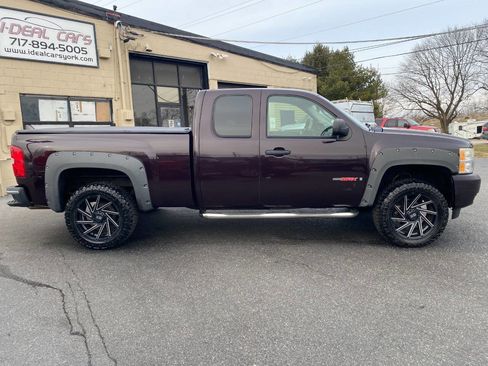 Used 2008 Chevrolet Silverado 1500 LT w/ Suspension Package, Off-Road image 2