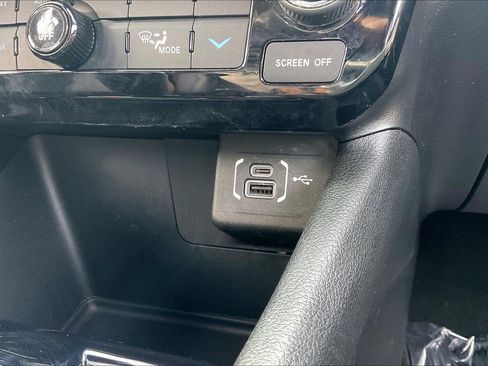 Used 2022 Jeep Compass Limited image 38