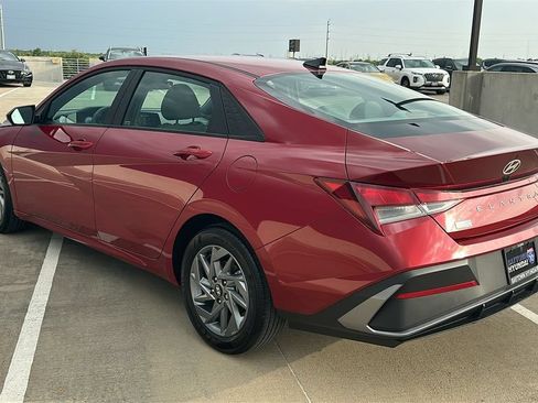 Certified 2024 Hyundai Elantra SEL FWD image 10