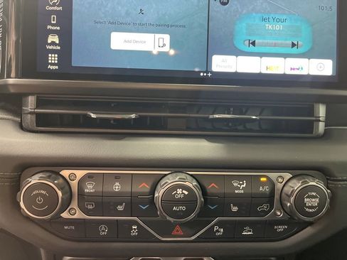 New 2026 Jeep Gladiator Sport image 15