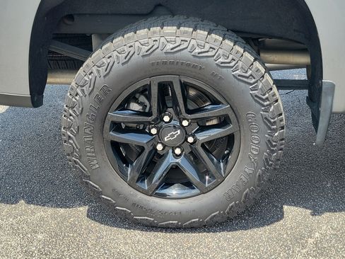 Used 2020 Chevrolet Silverado 1500 LT Trail Boss AWD/4WD image 9