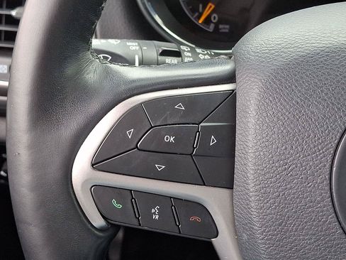 Used 2020 Jeep Grand Cherokee Altitude AWD/4WD image 23