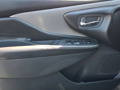 Used 2019 Nissan Murano SV AWD/4WD image 14