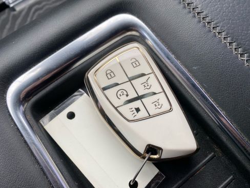 Used 2023 GMC Yukon XL Denali RWD image 11