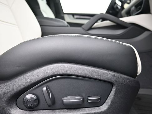 Used 2026 Porsche Cayenne AWD/4WD image 14