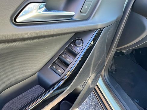 New 2026 Chevrolet Equinox LT image 12