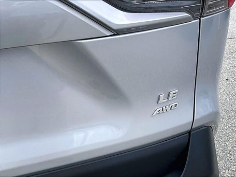 Used 2021 Toyota RAV4 LE image 27