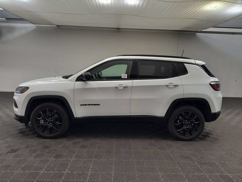 Used 2026 Jeep Compass Latitude w/ Quick Order Package 29K AWD/4WD image 2