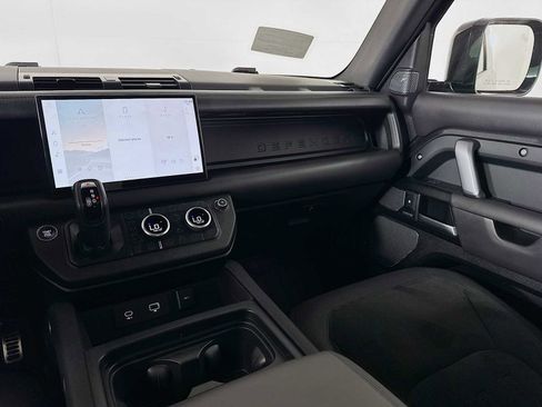 Used 2023 Land Rover Defender 90 V8 image 23