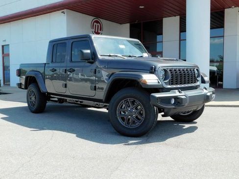 New 2025 Jeep Gladiator Sport image 2