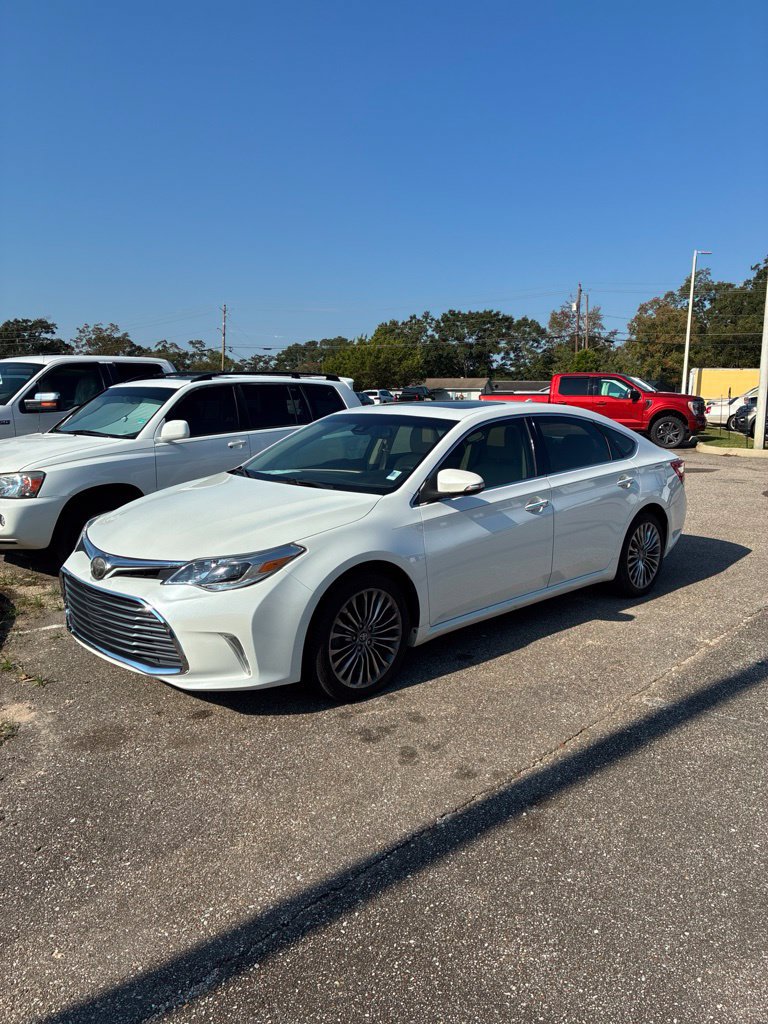 Used 2016 Toyota Avalon Limited w/ Toyota Safety Sense Package FWD image 1