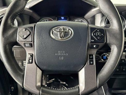 Used 2020 Toyota Tacoma TRD Off-Road w/ TRD Premium Off Road Package AWD/4WD image 41