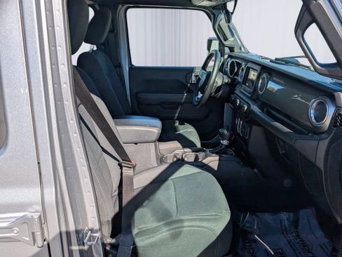 Used 2019 Jeep Wrangler Unlimited Sahara image 8