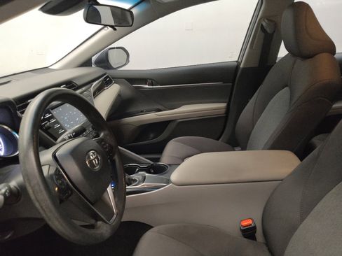 Used 2018 Toyota Camry FWD image 17