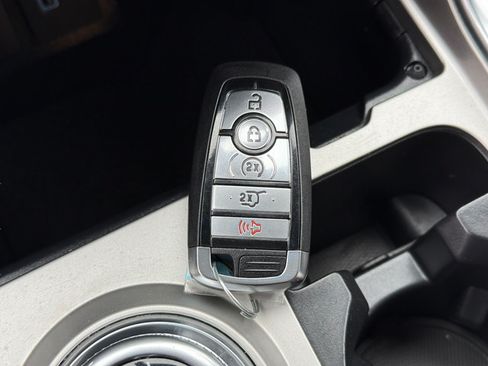 Used 2022 Ford Explorer XLT w/ Equipment Group 202A AWD/4WD image 16