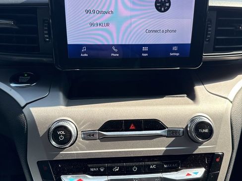 Used 2021 Ford Explorer XLT image 10