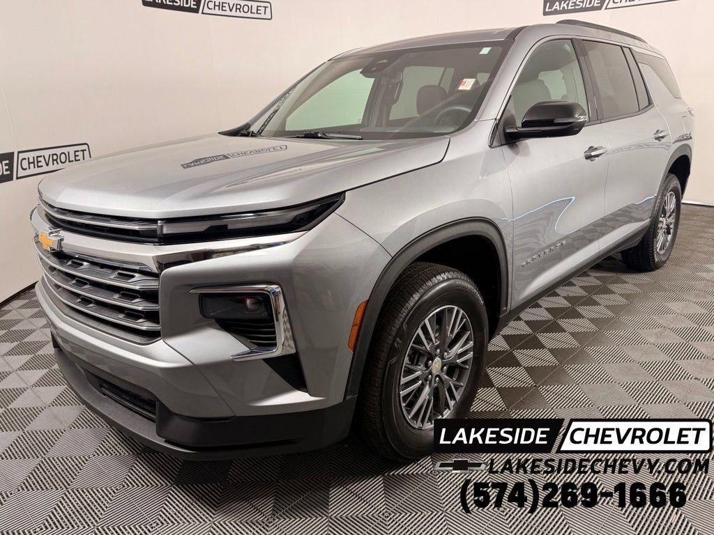Used 2025 Chevrolet Traverse LT AWD/4WD image 1