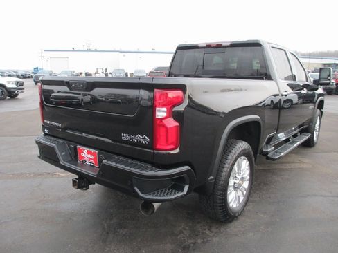 Used 2022 Chevrolet Silverado 2500 High Country w/ Technology Package image 4