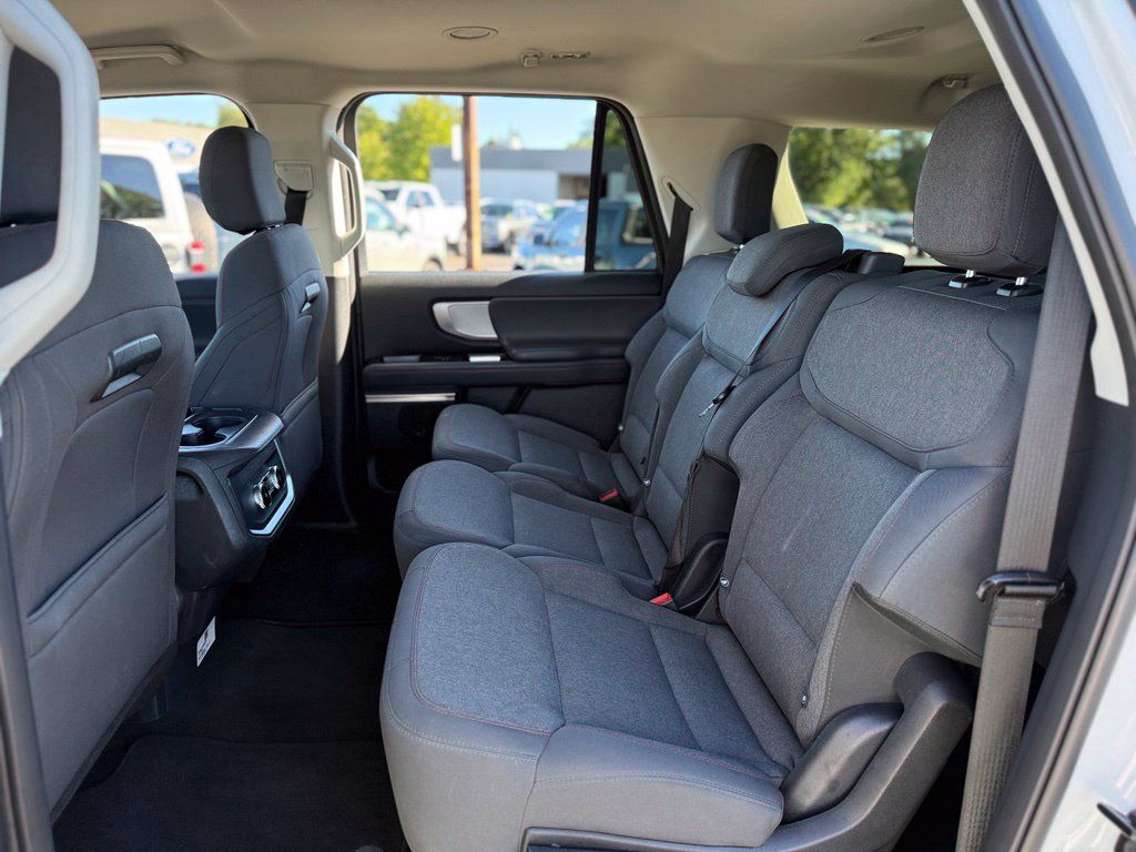 Used 2025 Ford Expedition Max Active AWD/4WD image 14