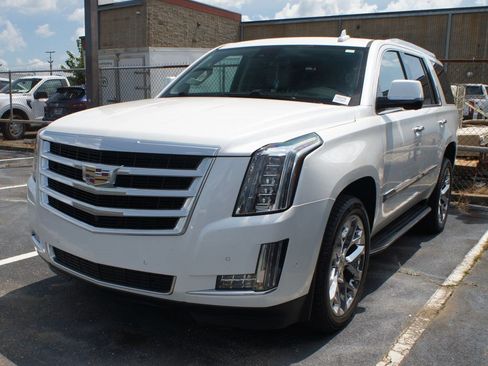 Used 2020 Cadillac Escalade Luxury RWD image 1