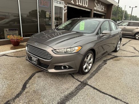 Used 2013 Ford Fusion SE FWD image 2