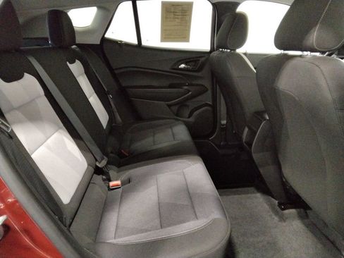 Used 2025 Chevrolet Trax LS FWD image 33