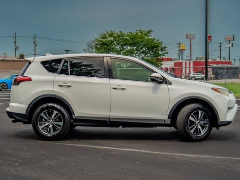 Used 2018 Toyota RAV4 XLE FWD image 2
