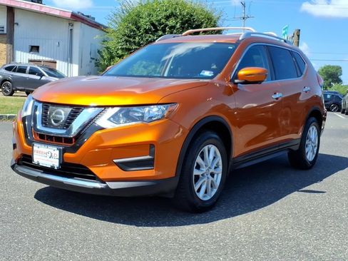 Used 2017 Nissan Rogue SV w/ SV Premium Package AWD/4WD image 3