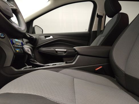 Used 2019 Ford Escape SE FWD image 17