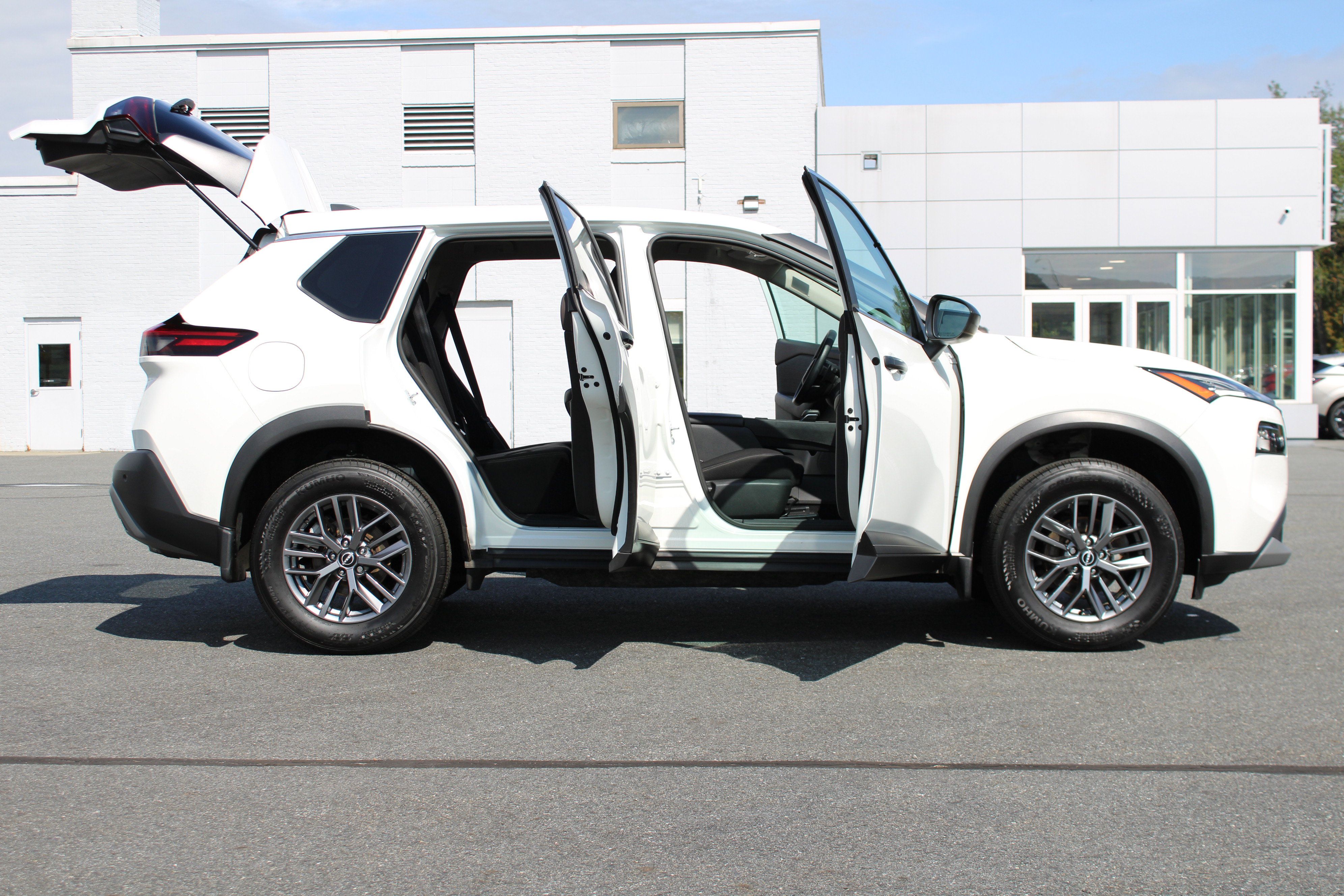 Used 2023 Nissan Rogue S AWD/4WD image 15