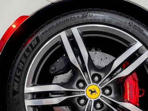 Used 2020 Ferrari Portofino RWD image 72