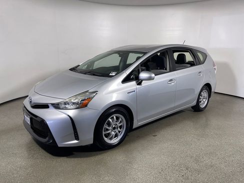 Used 2016 Toyota Prius V Two image 7