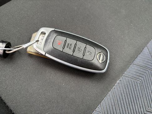 Used 2025 Nissan Versa SV FWD image 21