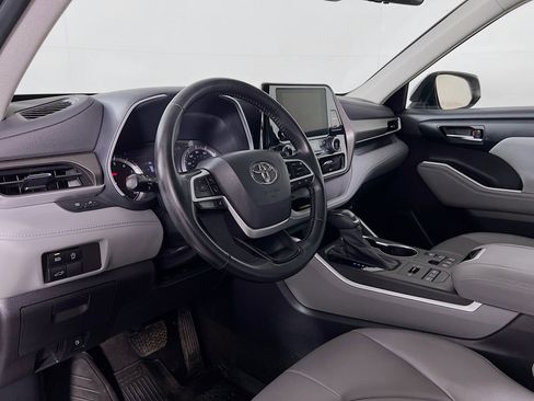 Used 2023 Toyota Highlander XLE image 9