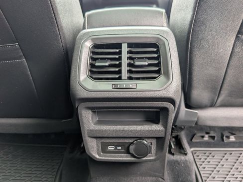 Used 2021 Volkswagen Tiguan SE w/ Panoramic Sunroof Package FWD image 8