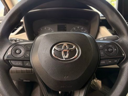 Used 2025 Toyota Corolla LE image 23