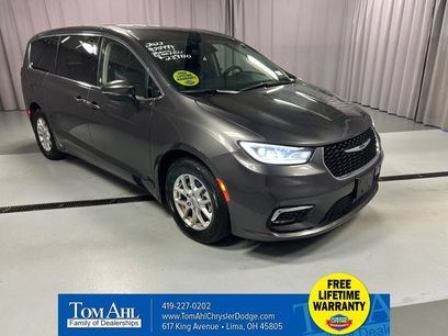 Used 2023 Chrysler Pacifica Touring-L