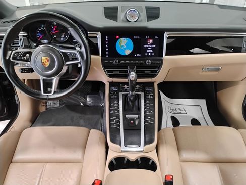 Used 2021 Porsche Macan image 18