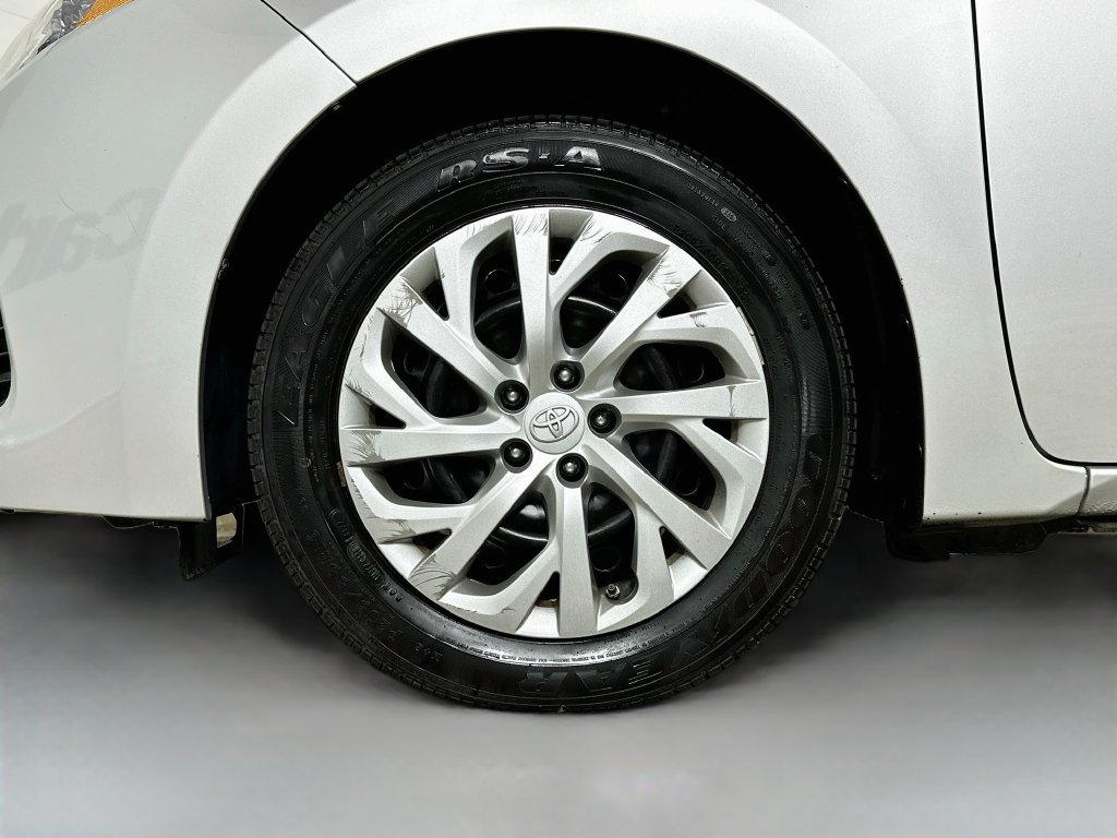 Used 2018 Toyota Corolla LE FWD image 34