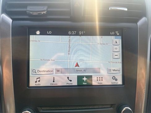 Used 2017 Ford Fusion SE w/ Fusion SE Technology Package FWD image 18