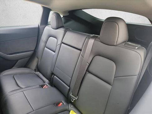 Used 2022 Tesla Model Y Long Range image 14