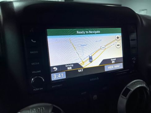 Used 2018 Jeep Wrangler Unlimited Rubicon w/ Connectivity Group image 35