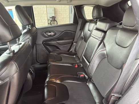 Used 2019 Jeep Cherokee Trailhawk w/ Comfort/Convenience Group image 34