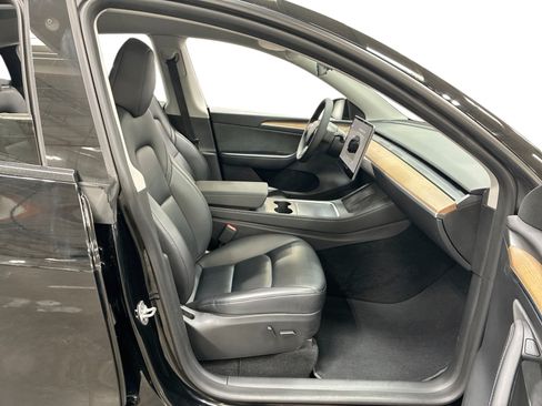 Certified 2023 Tesla Model Y Long Range AWD/4WD image 13