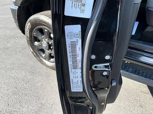 Used 2017 RAM 2500 SLT w/ Black Appearance Group AWD/4WD image 44