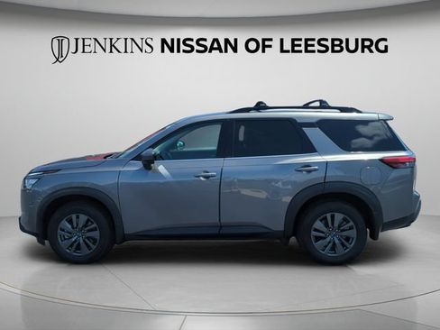 Certified 2024 Nissan Pathfinder SV w/ SV Premium Package FWD image 11