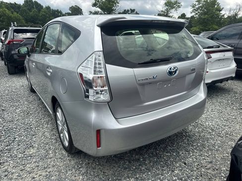 Used 2014 Toyota Prius V Five FWD image 4