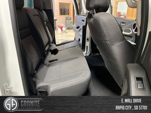 Used 2024 Nissan Frontier SV image 30