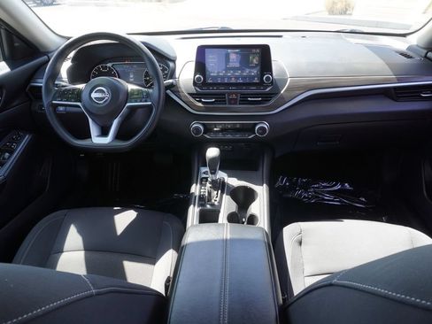 Certified 2025 Nissan Altima 2.5 SV FWD image 11